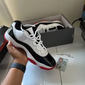 Air jordan 11 low gym red