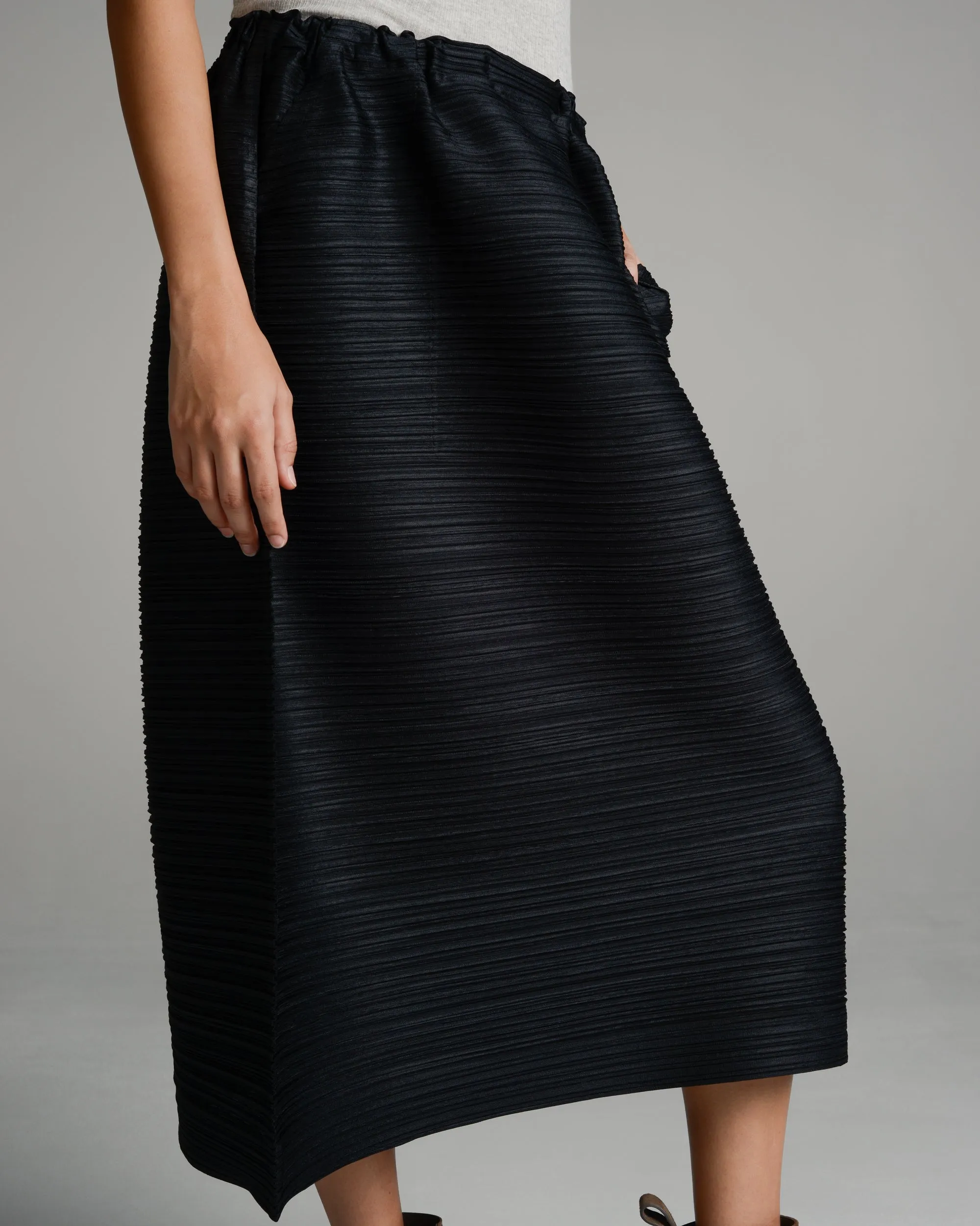 Black Bounce Pleat Skirt