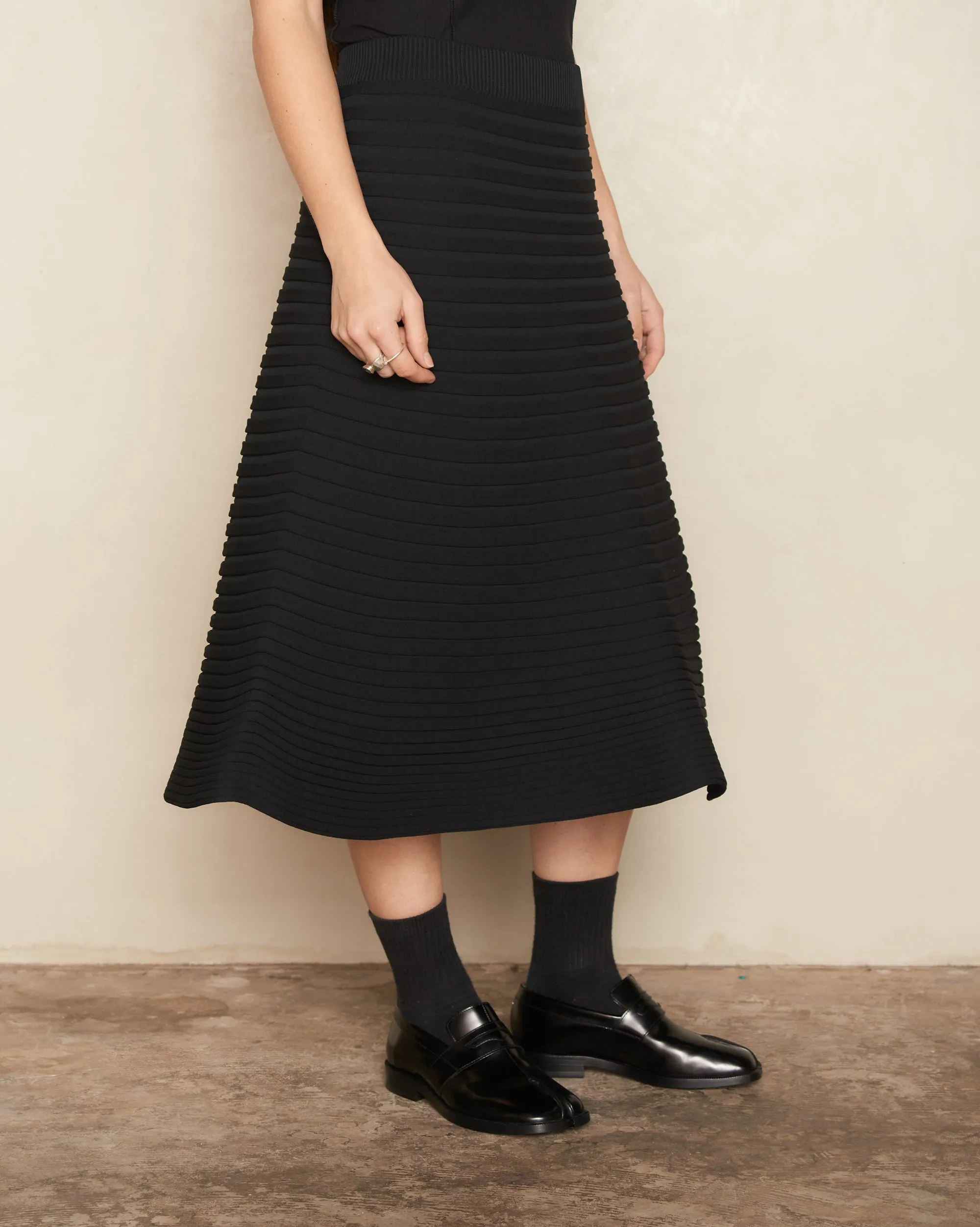 Black Horizontal Pleat Bounce Knit Skirt