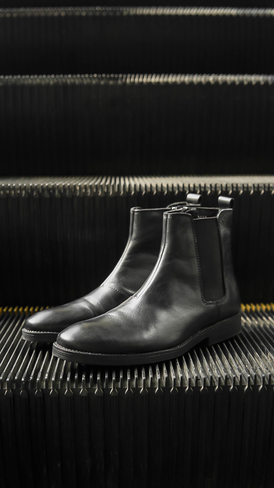 Chelsea Boots With Zipper - Solid Black Leather (Crepe Sole)