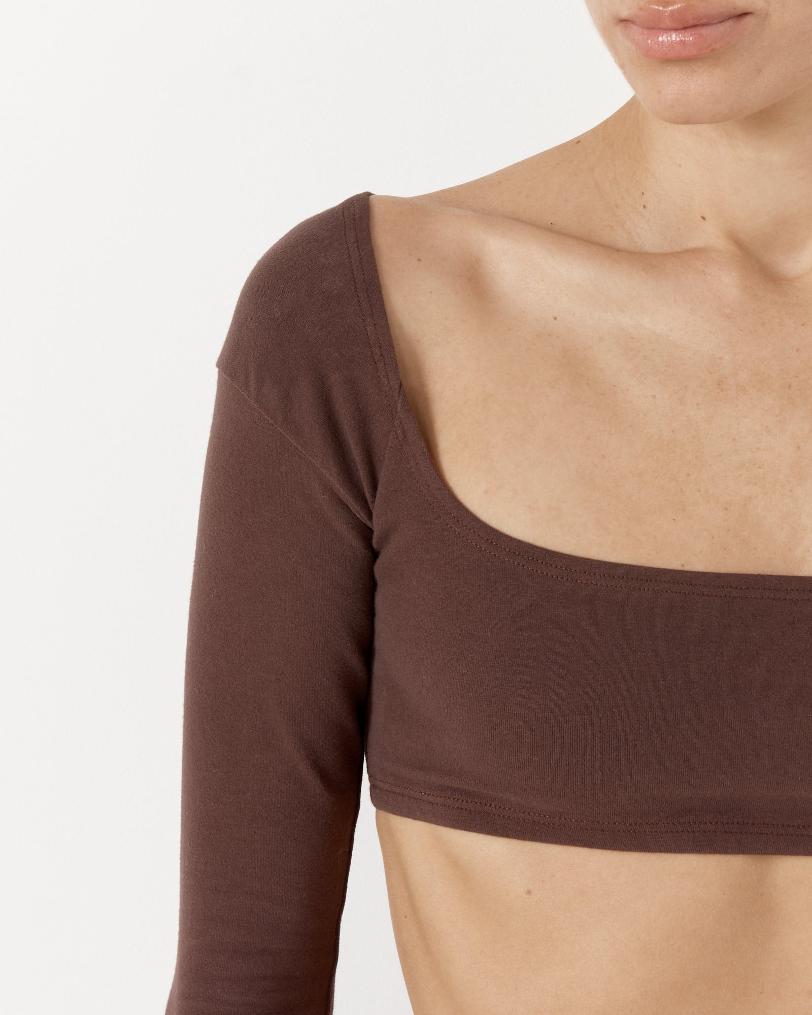 El Tigre Chiquito Long Sleeve Crop Top in Chocolate