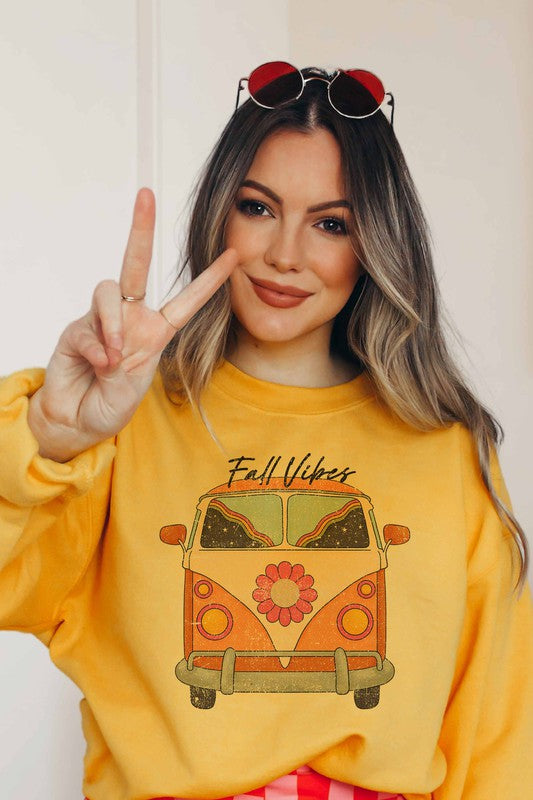 HEY BOO GRAPHIC SWEATSHIRT